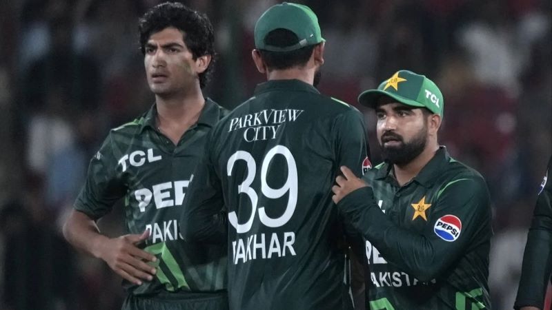 আয়োজক হয়েও চ্যাম্পিয়ন্স ট্রফি খেলতে দুবাইতে যাওয়ায় বিদ্রুপের শিকার পাকিস্তান